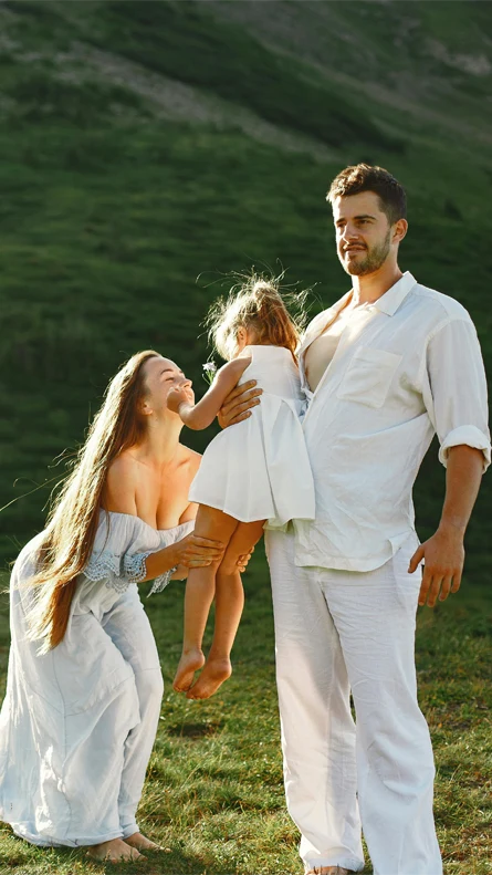 Adorable family matching sets for coordinated family photos and travel, featuring high-quality matching family clothing for all seasons.